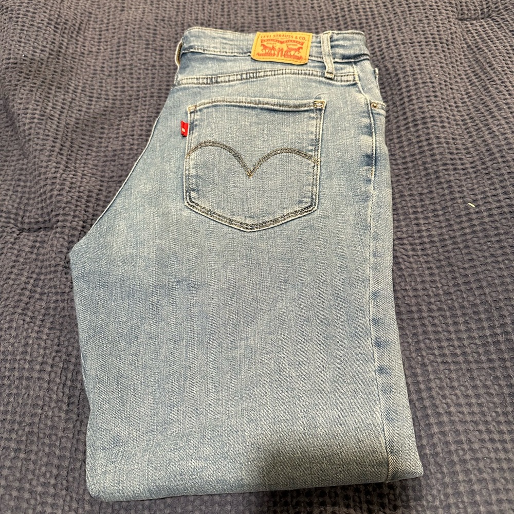 LEVIS 721 High Rise Skinny Jeans. Size 31. Very stretchy!